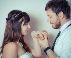 結婚式費用の内訳と、婚約に至るまでの金額