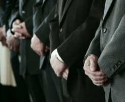 卒園式のスーツの色、父親の理想的な服装は?
