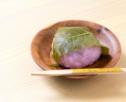 桜餅の葉っぱは食べるのが正解?成分的な話