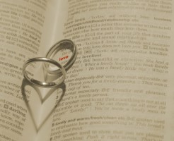 婚約指輪はいつつける?結婚後の疑問を解消