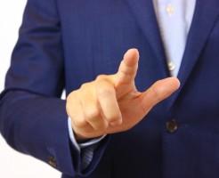 リネンジャケットをいつまで着るか迷った場合