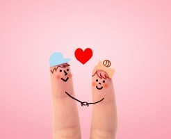 婚約指輪はいつ渡す?2人の積極性と距離感