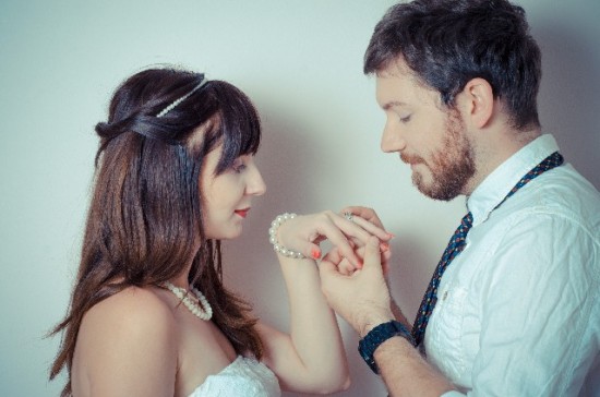 結婚式費用の内訳と、婚約に至るまでの金額